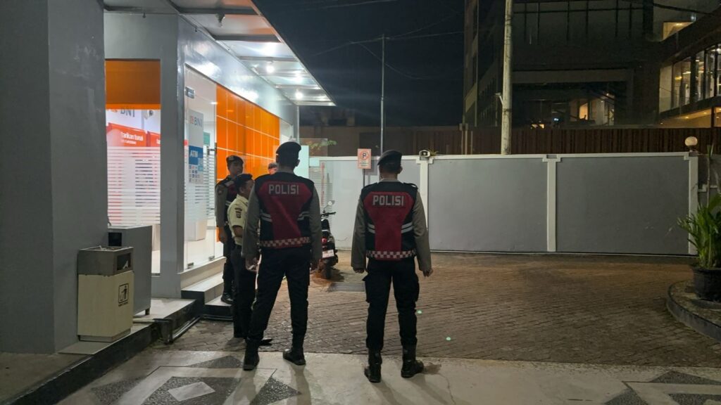 Antisipasi Kejahatan, Sat Samapta Polres Berau Intesifkan Patroli di Area Perbankan Tanjung Redeb WhatsApp Image 2025 02 14 at 14.06.31