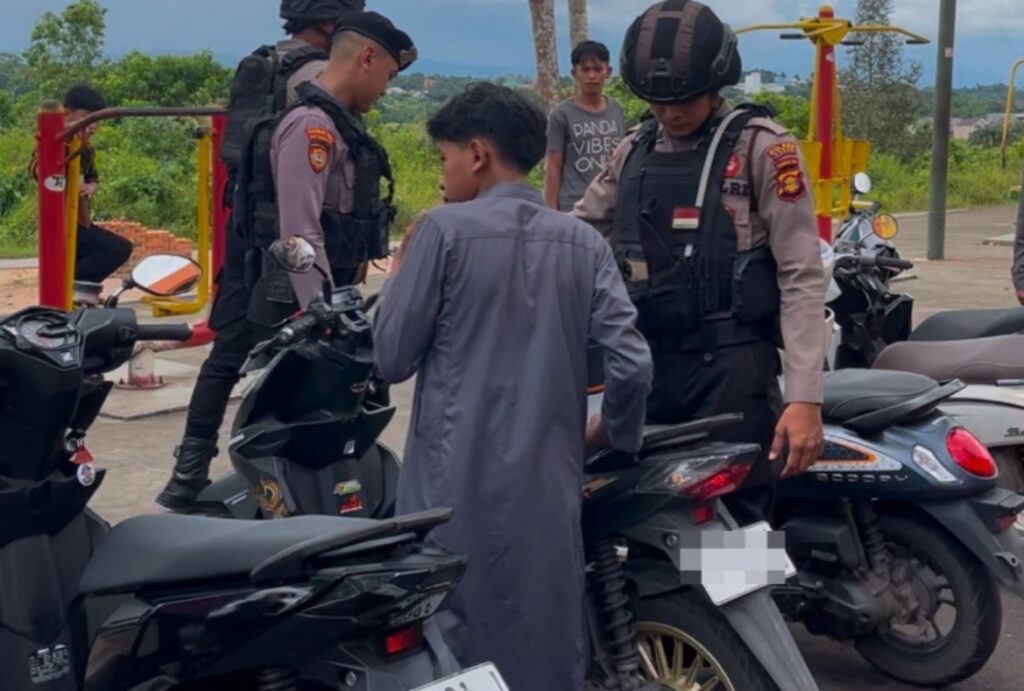 Tertibkan Knalpot Brong serta Cegah Balap Liar, Sat Samapta Polres Paser Gelar Patroli Kota Presisi WhatsApp Image 2025 02 18 at 11.47.07