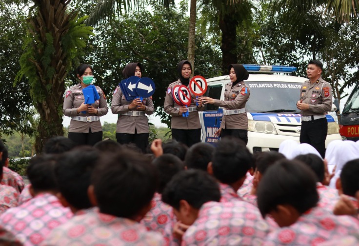 Polisi Sahabat Anak, Polda Kaltim Terima Kunjungan Dari Murid SDIT Asy Syaamil Bontang WhatsApp Image 2025 02 18 at 12.21.47