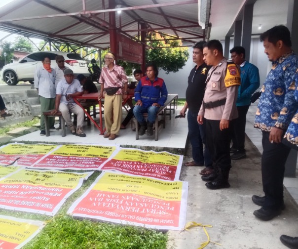Wujud Problem Solving, Bhabinkamtibmas Bontang Lestari Respon Cepat Tangani Aduan Warga Soal Sengketa Tanah WhatsApp Image 2025 02 18 at 12.50.45