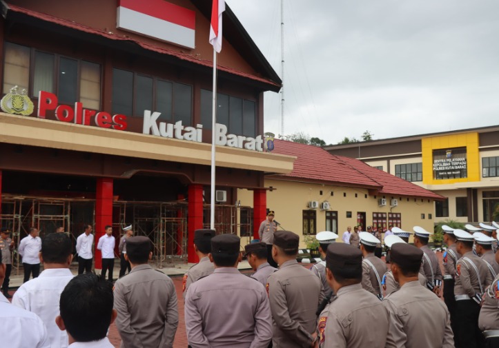 Kapolres Kubar Pimpin Apel Jam Pimpinan, Ajak Anggota Berikan Pelayanan Terbaik bagi Masyarakat WhatsApp Image 2025 02 18 at 12.53.54