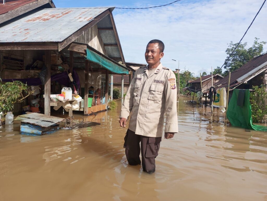 Polsek Kenohan Laksanakan Pengecekan Banjir di Desa Lamin Telihan untuk Pastikan Keamanan Warga WhatsApp Image 2025 02 19 at 19.44.15 75e040f1