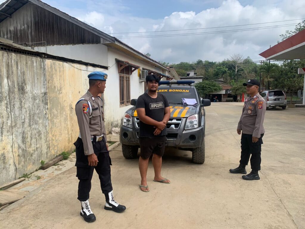 Polsek Bongan Perkuat Keamanan Lewat Patroli Dialogis ke Pemukiman Warga WhatsApp Image 2025 02 23 at 12.38.46 fd298faa