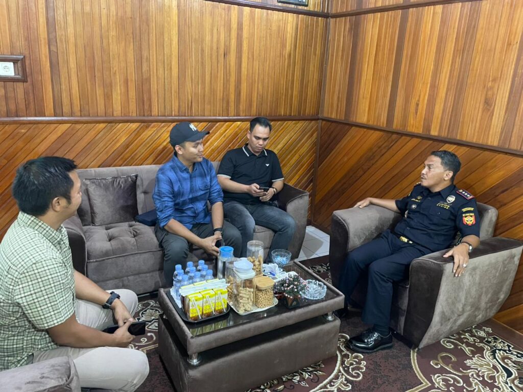 Perkuat Sinergi, Polda Kaltim dan Bea Cukai Berkoordinasi Cegah Penyelundupan Barang Ilegal WhatsApp Image 2025 02 27 at 11.43.22 d8e38e56