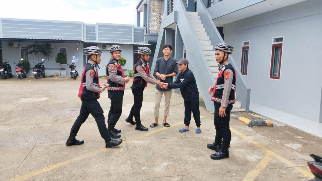 Tingkatkan Keamanan, Sat Samapta Polres Paser Gelar Patroli Bersepeda WhatsApp Image 2025 02 27 at 14.44.37