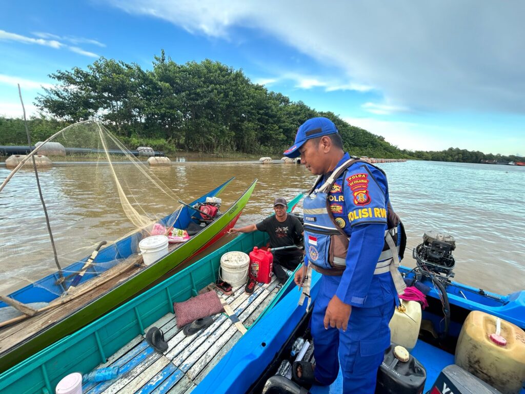 Program Polisi RW Ditpolairud Polda Kaltim, Sosialisasikan kepada Nelayan tentang Bahaya Destructive Fishing WhatsApp Image 2025 03 02 at 15.06.47