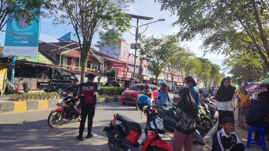 Jaga Ketertiban, Personel Polres PPU Lakukan Pengamanan Pasar Ramadhan WhatsApp Image 2025 03 04 at 09.24.48 b0820a62