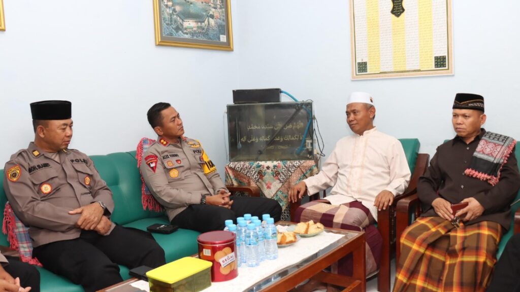 Silaturahmi ke Ketua MUI Kota Bontang, Kapolres Ajak Ulama Bersinergi Jaga Kamtibmas WhatsApp Image 2025 03 06 at 13.24.37