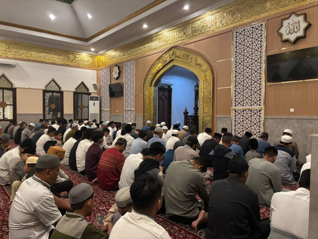 Bersama Masyarakat, Polda Kaltim Rutin Gelar Salat Tarawih di Masjid Al-Ikhlas WhatsApp Image 2025 03 06 at 14.02.11