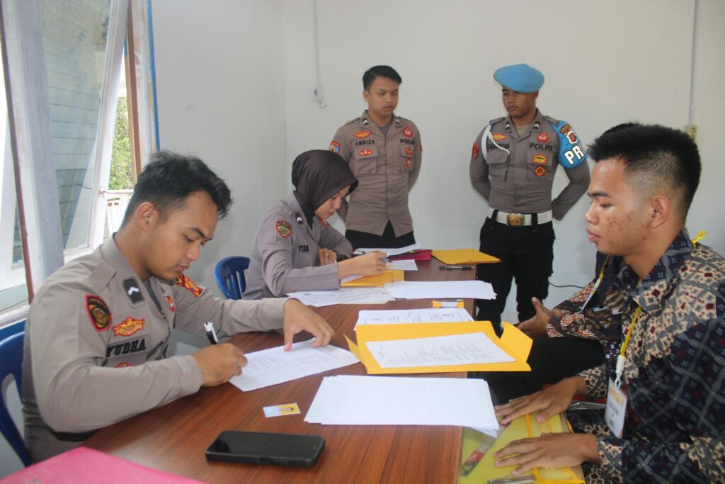 Kedepankan Prinsip BETAH, Polres Mahulu Gelar Tahap Rikmin Awal Pada Penerimaan Polri Terpadu TA.2025 WhatsApp Image 2025 03 06 at 14.20.18