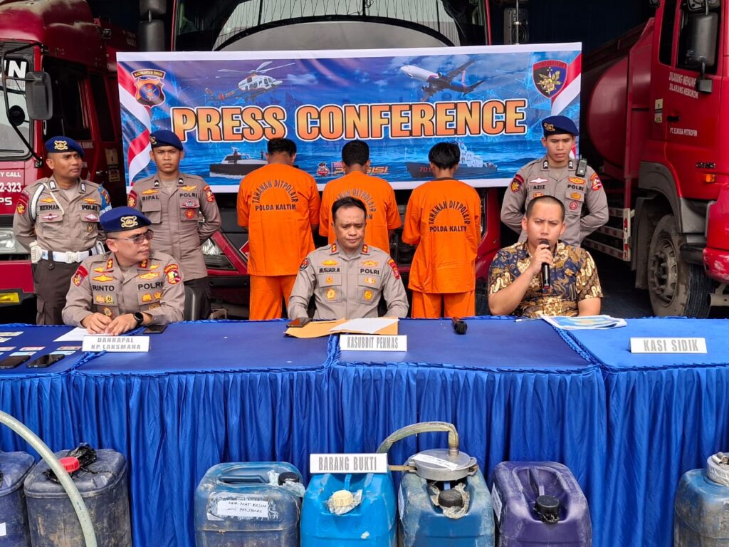 Korpolairud Baharkam Polri Ungkap Kasus Penyelundupan BBM Bersubsidi di Balikpapan WhatsApp Image 2025 03 07 at 15.30.06 b8fcd8b5