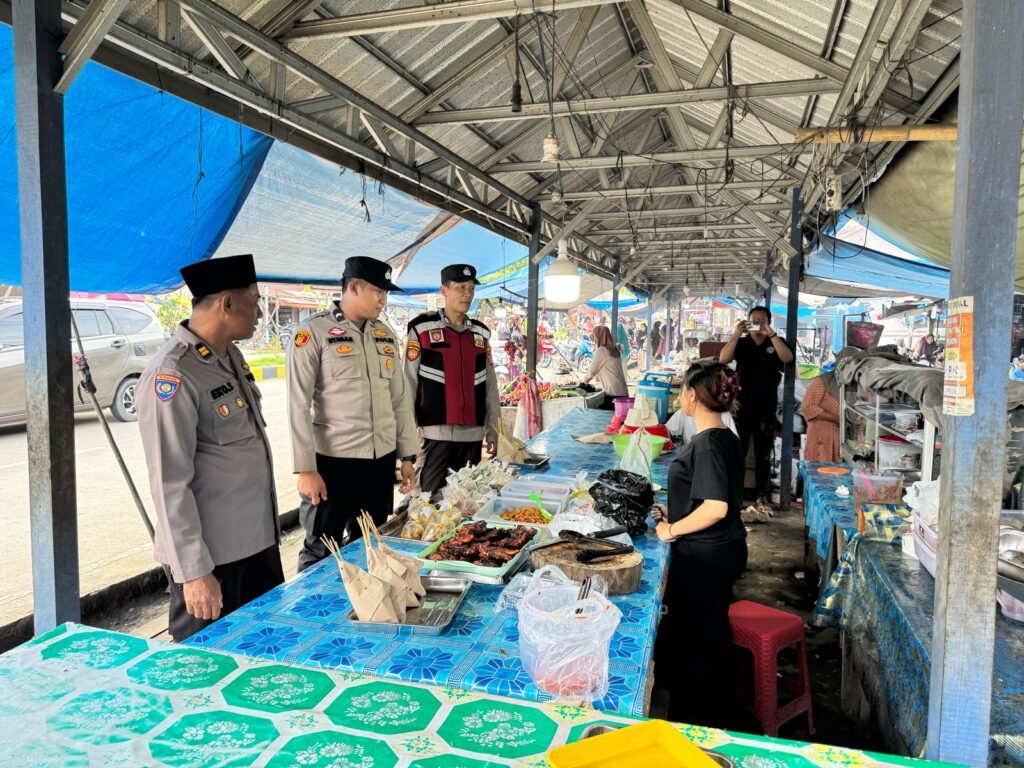Polsek Muara Komam Gelar Patroli Pengamanan di Pasar Ramadhan untuk Dukung Program BTP TW I 2025 WhatsApp Image 2025 03 11 at 16.05.45 9032f2e2