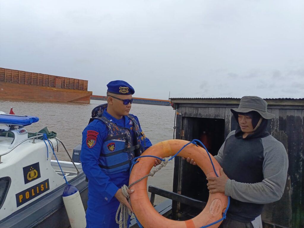 Satpolairud Polresta Samarinda Gelar Patroli Perairan, Tekan Risiko Laka Air di Sungai Mahakam WhatsApp Image 2025 03 12 at 09.39.47 ffb1352e