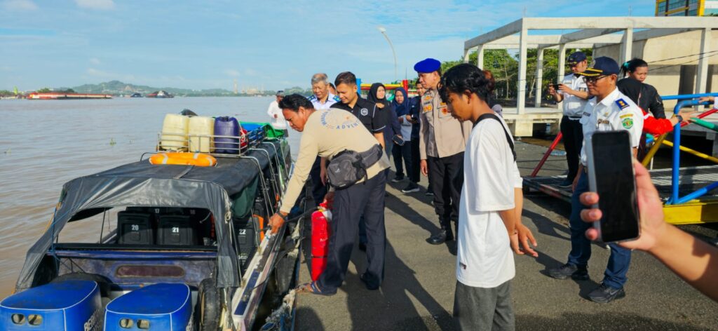Sat Polairud Polresta Samarinda Gelar Ramp Check, Pastikan Kesiapan Operasional Angkutan Sungai dan Danau Menjelang Lebaran 2025 WhatsApp Image 2025 03 14 at 11.57.45