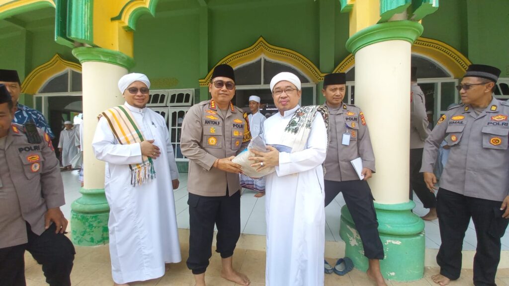 Membangun Silaturahmi bersama Para Santri, Polresta Balikpapan Gelar Safari Ramadhan Ponpes Al Banjari Balikpapan WhatsApp Image 2025 03 15 at 11.56.08