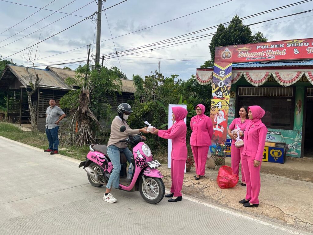 Polsek Siluq Ngurai Bersama Bhayangkari Tebar Kebaikan dengan Berbagi Takjil WhatsApp Image 2025 03 15 at 21.07.09 bded6e6c
