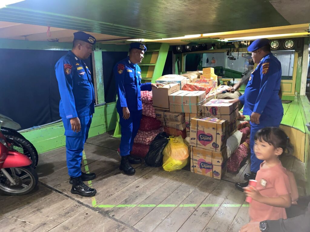 Satpolairud Polresta Samarinda Gelar Patroli Cipta Kondisi di Dermaga Mahakam Ulu untuk Jaga Keamanan Ramadhan WhatsApp Image 2025 03 16 at 11.27.04 977f87d7