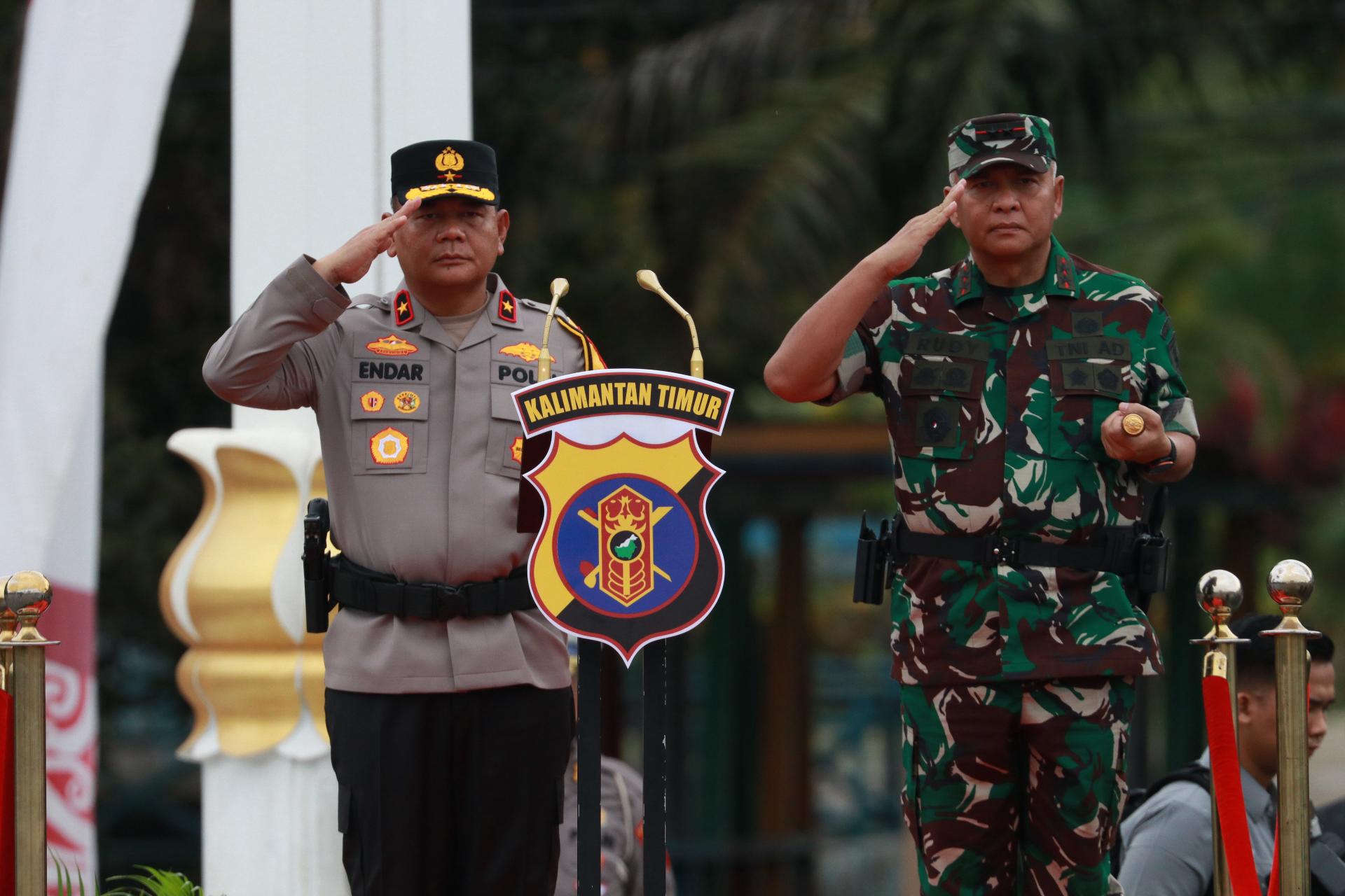 Kapolda Kaltim Pimpin Apel Gelar Pasukan Operasi Ketupat Mahakam 2025 di Balikpapan 1 WhatsApp Image 2025 03 22 at 13.10.59