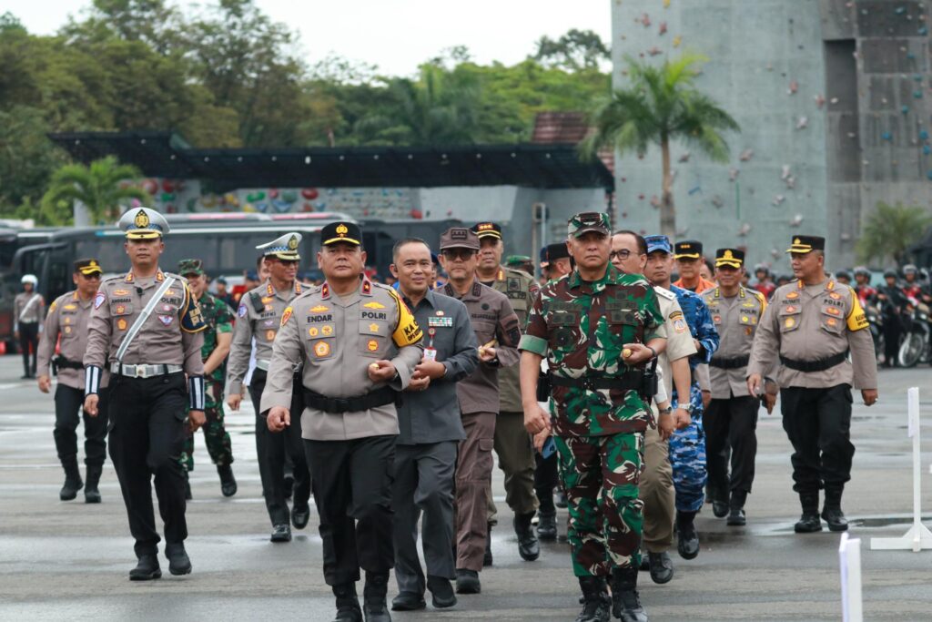 Kapolda Kaltim Pimpin Apel Gelar Pasukan Operasi Ketupat Mahakam 2025 di Balikpapan WhatsApp Image 2025 03 22 at 13.11.00