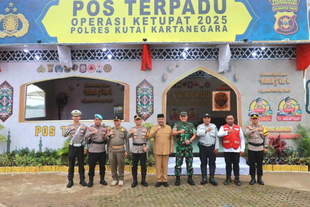 Pastikan Keamanan Jelang Lebaran, Kapolres Kukar, Bersama Forkopimda Tinjau Pos Terpadu Ops.Ketupat Mahakam 2025 WhatsApp Image 2025 03 22 at 15.02.13