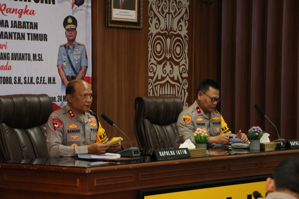 Kapolda Kaltim yang Baru Terima Laporan Kesatuan dan Tandatangani Memori Sertijab WhatsApp Image 2025 03 24 at 12.15.48 057c8241