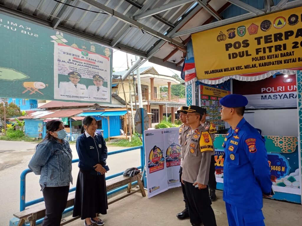 Pantau Langsung Kesiapan Pengamanan Mudik, Wakapolres Kubar Kunjungi Pos Terpadu di Pelabuhan Melak WhatsApp Image 2025 03 27 at 10.00.37