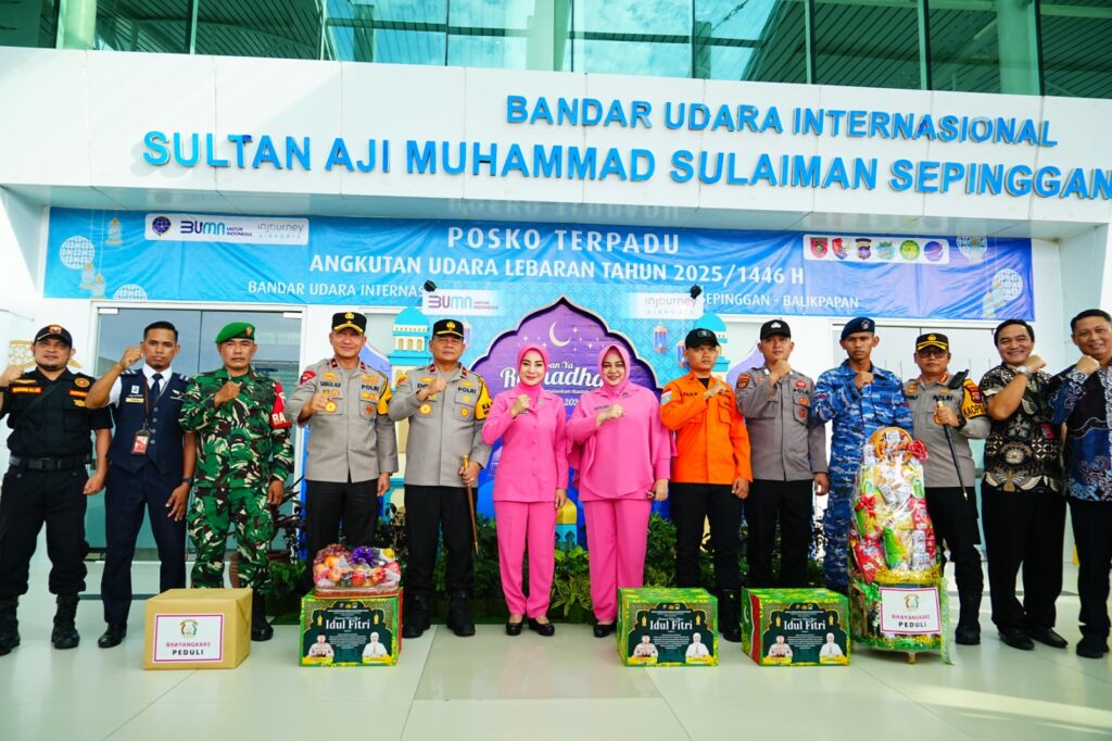 Kapolda Kaltim dan Bhayangkari Berikan Tali Asih kepada Personel Pos Pelayanan Operasi Ketupat Mahakam 2025 WhatsApp Image 2025 03 27 at 21.23.16 2a98b5a4