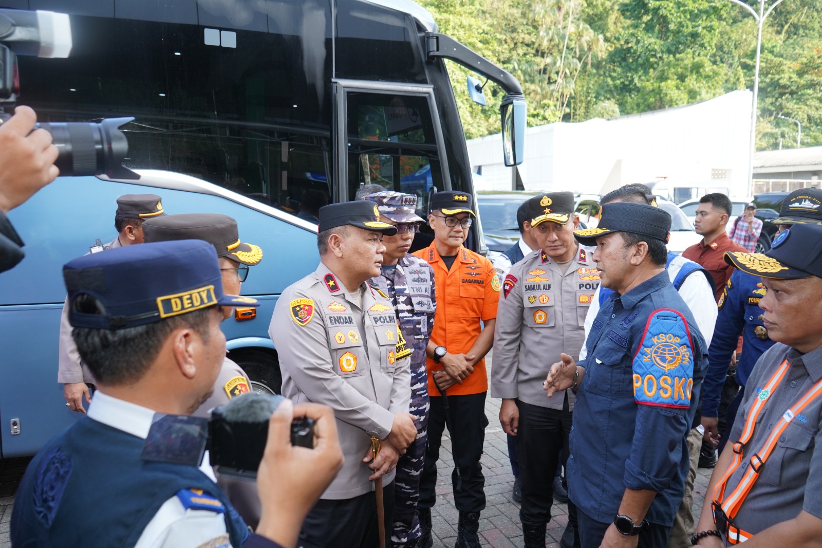 Kapolda Kaltim dan Bhayangkari Berikan Tali Asih kepada Personel Pos Pelayanan Operasi Ketupat Mahakam 2025 3 WhatsApp Image 2025 03 27 at 21.49.42 e6a0fbaf