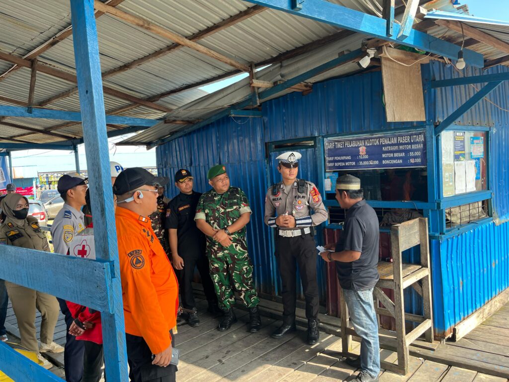 Polres PPU Laksanakan Patroli Pemantauan dan Pengamanan Arus Mudik di Pelabuhan Penajam WhatsApp Image 2025 03 28 at 01.07.51 f32e6bb3