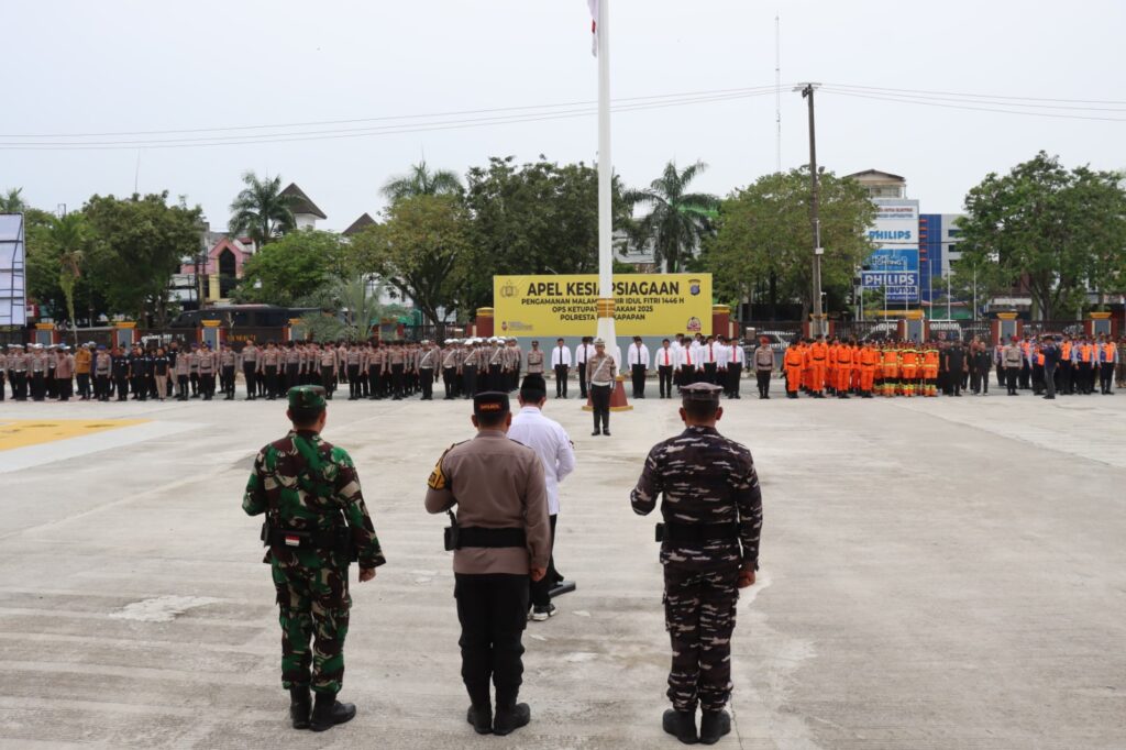 Polresta Balikpapan bersama Satgas Ops.Ketupat Mahakam Polda Kaltim Gelar Apel Persiapan Pengamanan Malam Takbiran Idul Fitri 1446 H WhatsApp Image 2025 03 31 at 00.04.42