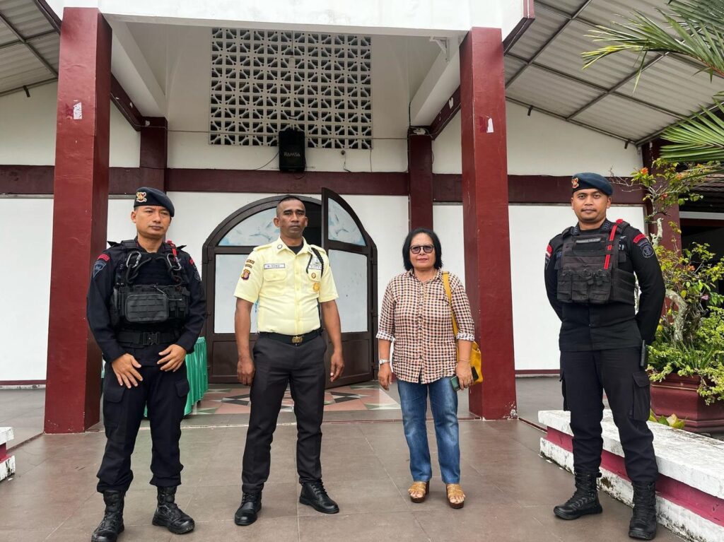 Sat Brimob Polda Kaltim Gelar Pengamanan Ibadah Minggu dengan Intensifkan Patroli di Gereja-Gereja Balikpapan WhatsApp Image 2025 03 31 at 00.29.33