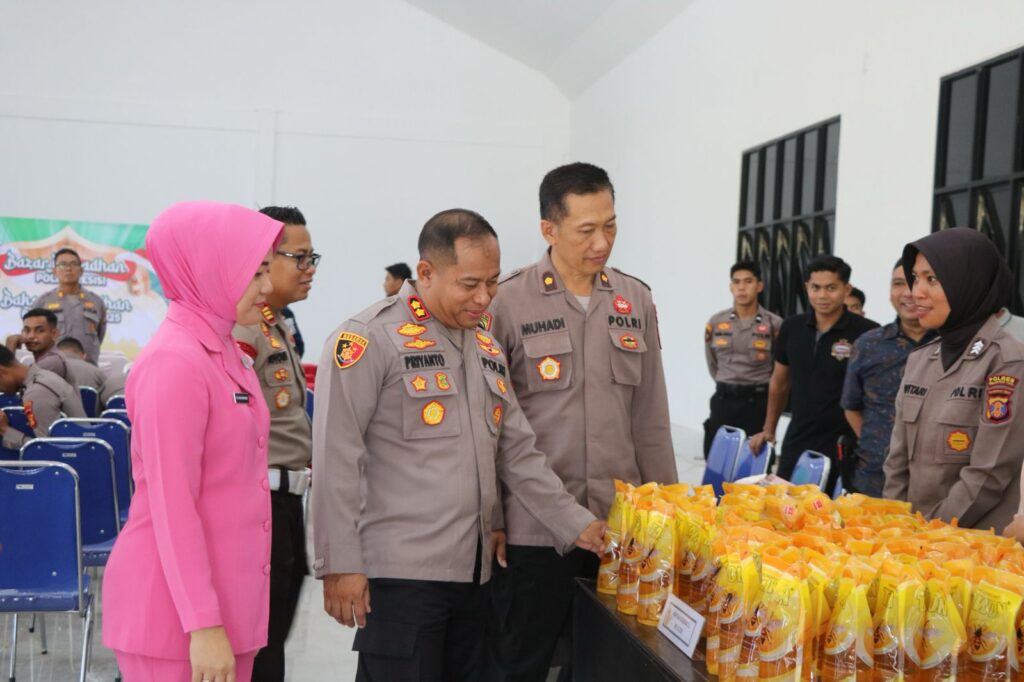 Bantu Masyarakat dengan Harga Bahan Pokok Terjangkau, Polres PPU Gelar Bazar Ramadhan Polri Presisi ppu
