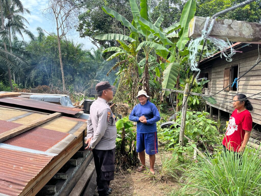 Sambangi Masyarakat, Personil Polsek Siluq Ngurai Intensifkan Patroli Dialogis Langsung dengan Masyarakat 6 1