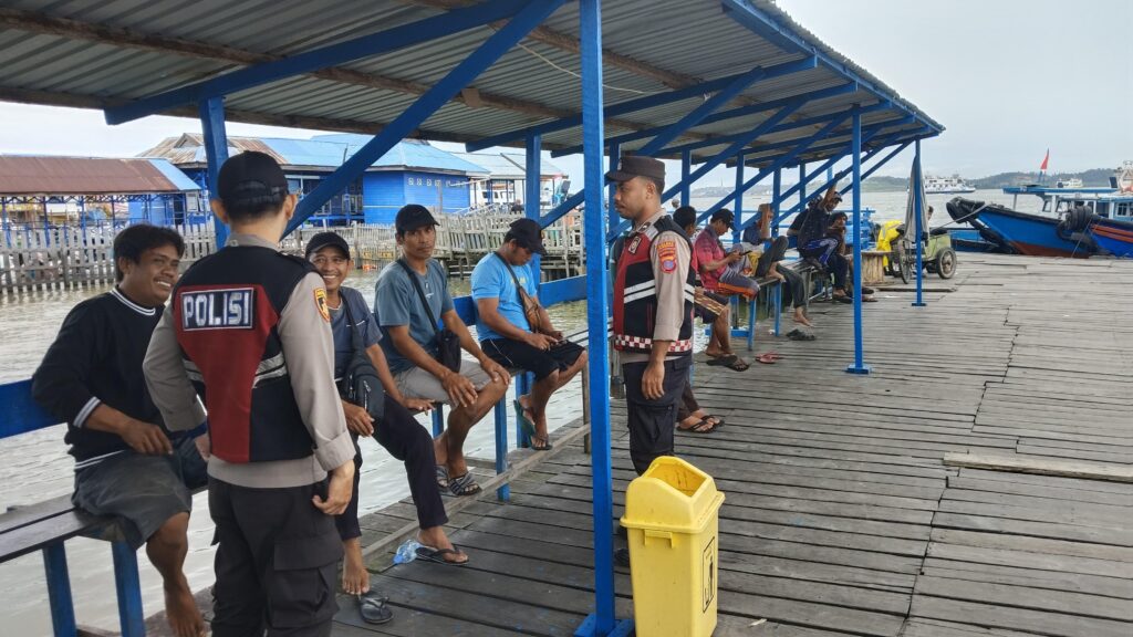 Polsek Penajam Perkuat Keamanan dengan Patroli Dialogis di Titik Strategis WhatsApp Image 2025 03 31 at 11.33.52 cce58b16