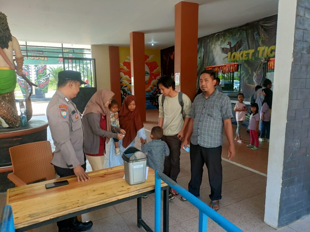 Libur Lebaran 2025, Personil Polsek Palaran Lakukan Pengamanan Objek Wisata Wonderland WhatsApp Image 2025 04 03 at 16.05.04
