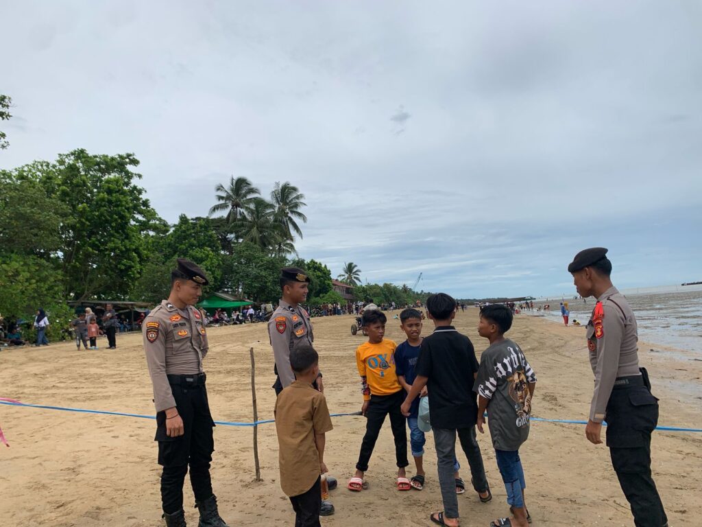 Polres PPU Tingkatkan Pengawasan Wisata di Hari Puncak Arus Balik Lebaran WhatsApp Image 2025 04 03 at 17.09.53