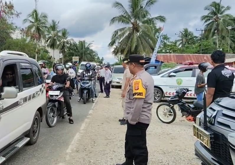 Kapolres PPU Tinjau Langsung Pantau Arus Lalin Lebaran di Kawasan Tunan WhatsApp Image 2025 04 04 at 06.45.54