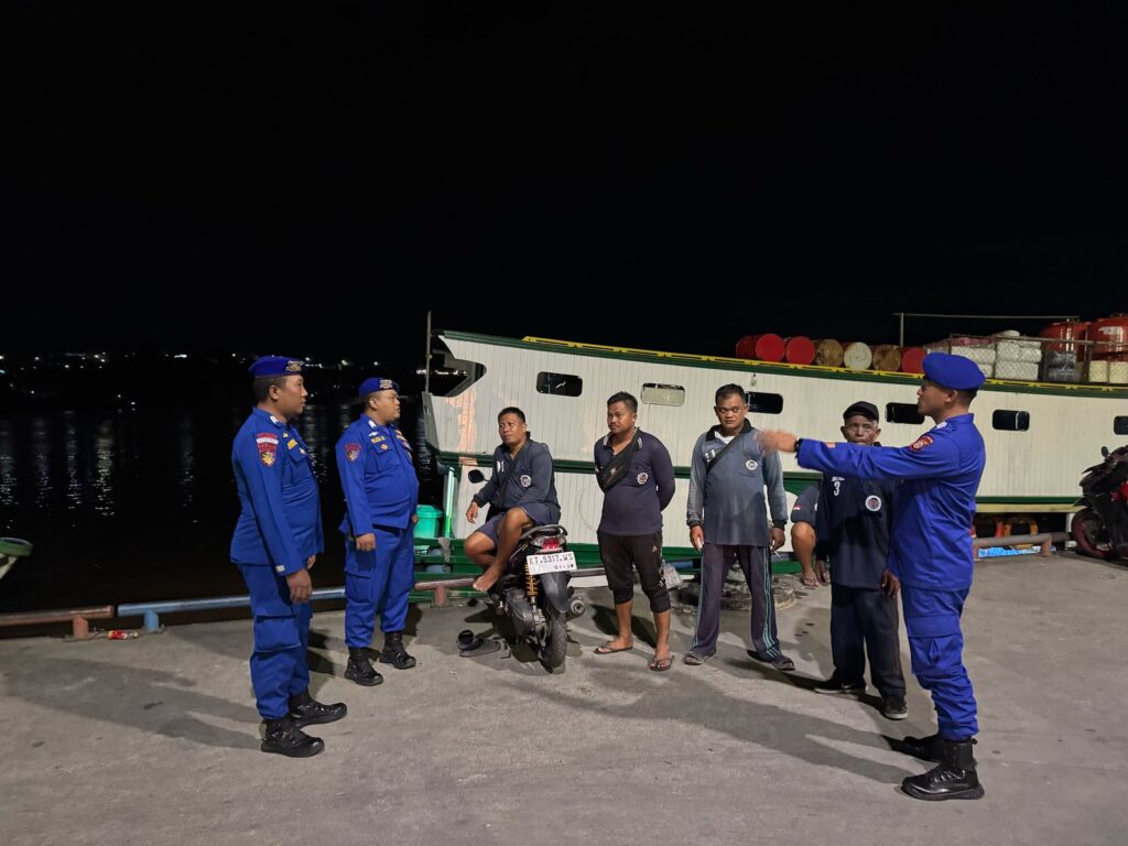 Satpolairud Polresta Samarinda Intensifkan Patroli Malam di Dermaga Mahakam Ulu untuk Jaga Keamanan Jelang Arus Mudik WhatsApp Image 2025 04 06 at 11.22.10 50dc7a31