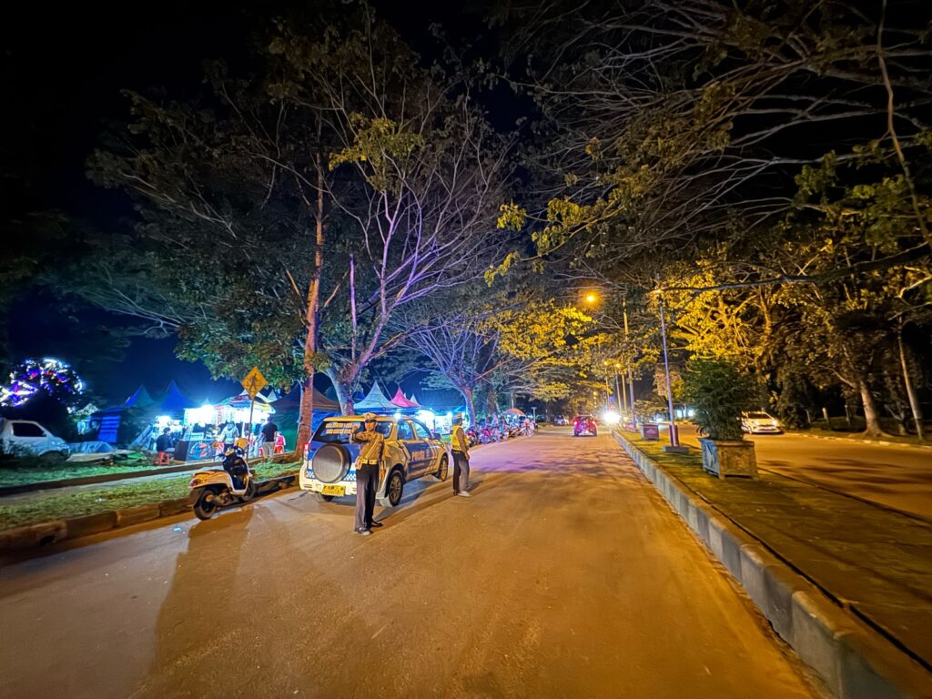 Cegah Balap Liar dan Tingkatkan Rasa Aman, Sat Lantas Polres Kubar Intensifkan Patroli ‘Blue Light’ pada Malam Hari WhatsApp Image 2025 04 08 at 11.07.37 1