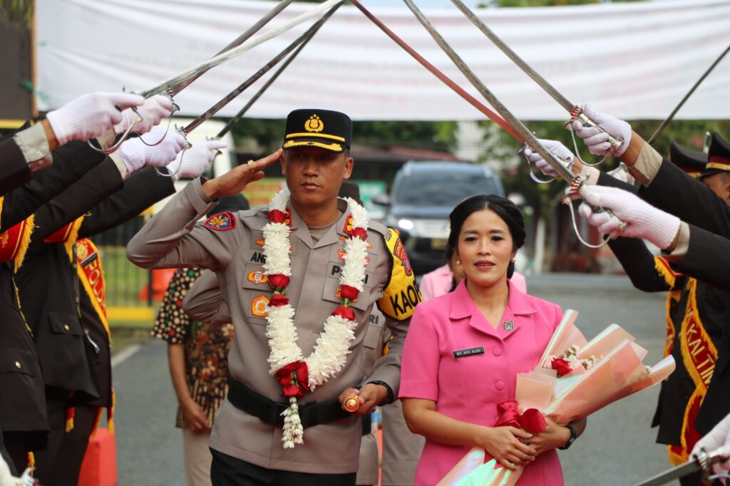 AKBP Andreas Alek Danantara Resmi Jabat Kapolres Penajam Paser Utara, Disambut Hangat Tradisi Pedang Pora WhatsApp Image 2025 04 08 at 14.52.13 f56ebed5
