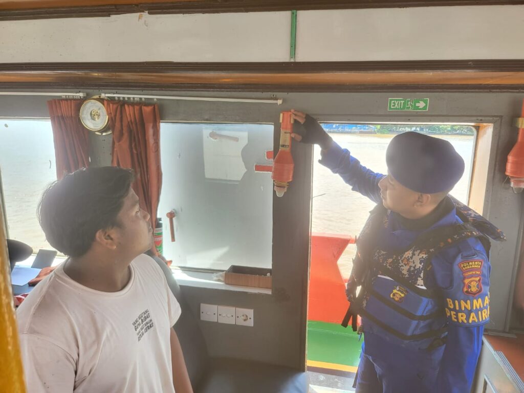 Satpolairud Polresta Samarinda Intensifkan Patroli di Sungai Mahakam untuk Jaga Keamanan dan Keselamatan Perairan WhatsApp Image 2025 04 09 at 11.10.10 0fd9d1c0