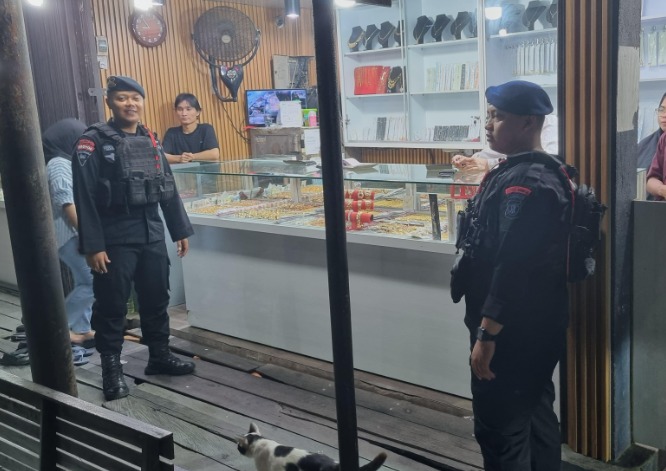 Cegah Gangguan Kamtibmas, Sat Brimob Polda Kaltim Tingkatkan Pengamanan di Kawasan Rawan Kriminalitas WhatsApp Image 2025 04 11 at 12.56.43