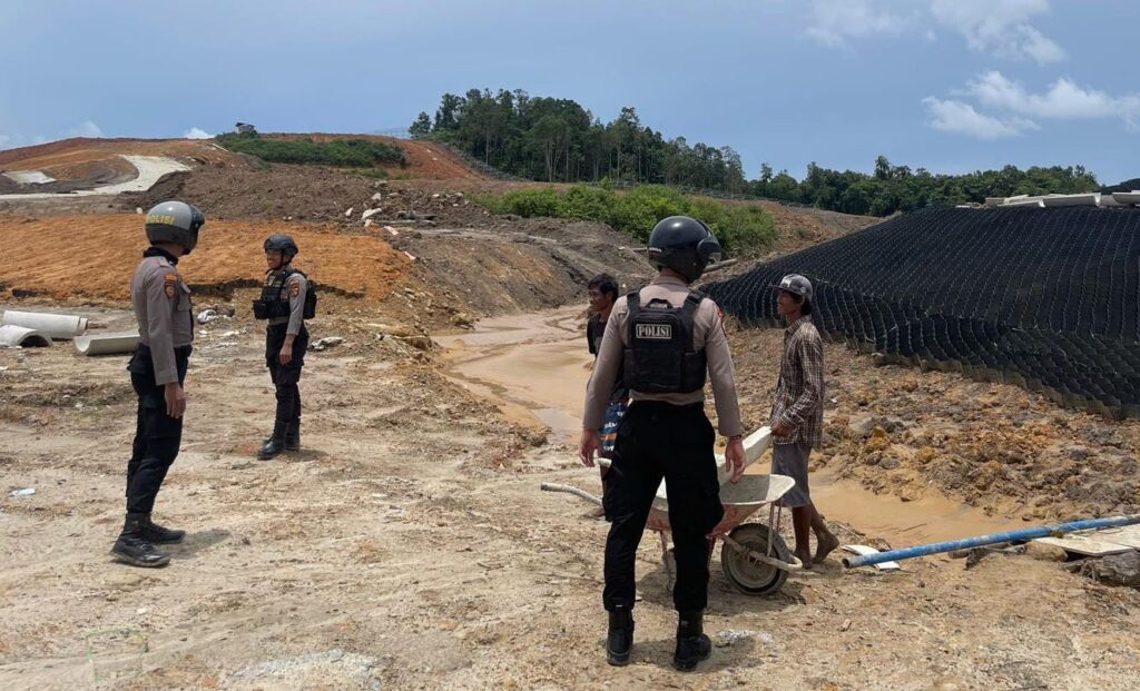 Polres PPU Intensifkan Patroli dan Edukasi Keamanan di Sekitar Proyek Bandara VVIP IKN WhatsApp Image 2025 04 13 at 11.10.24 370ce61f