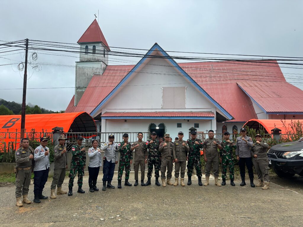 Polres Mahakam Ulu Kawal Ibadah Tri Hari Suci di Gereja Santo Petrus Ujoh Bilang WhatsApp Image 2025 04 13 at 15.46.51 5865947d