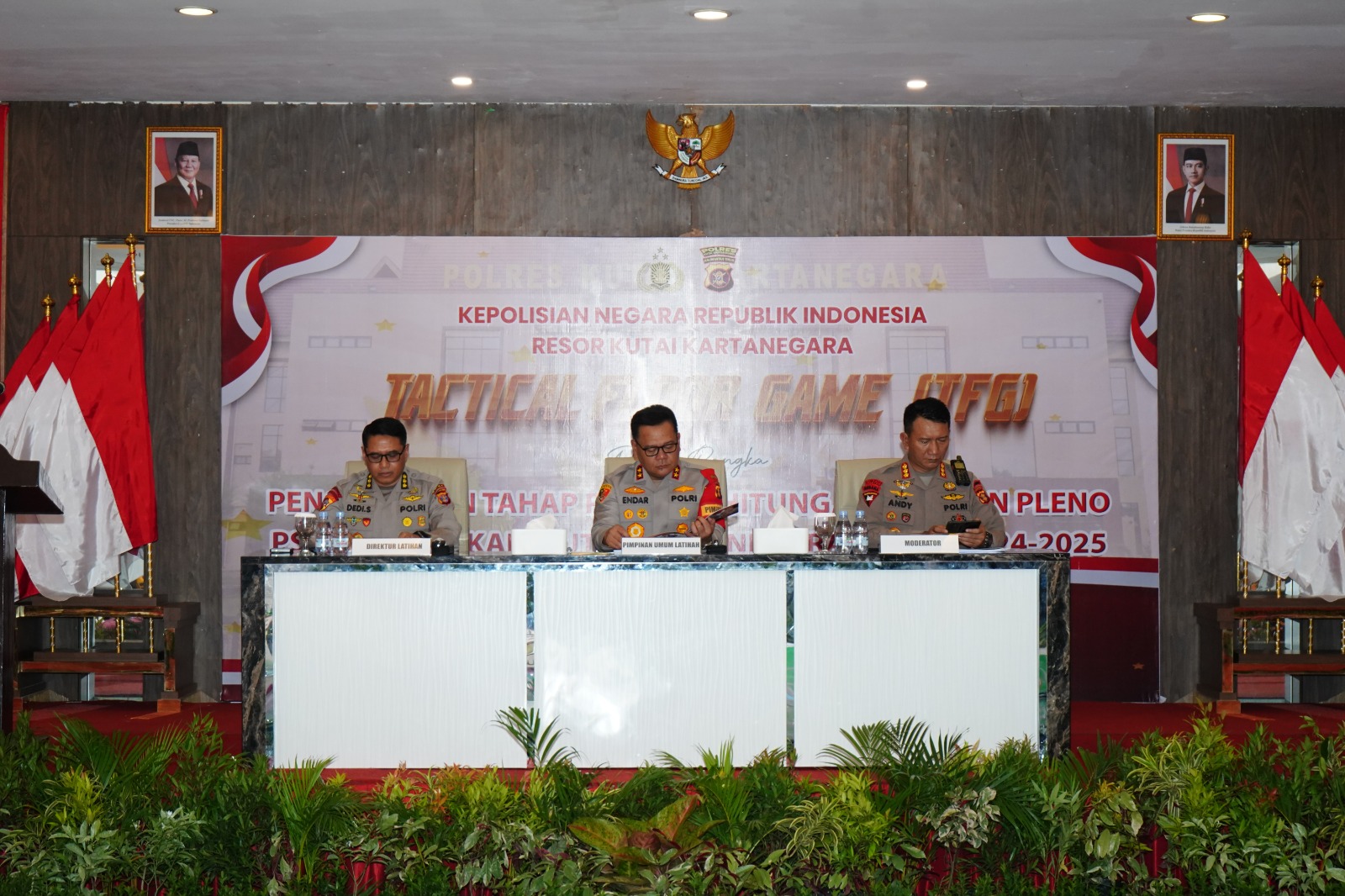 Kapolda Kaltim Pimpin Tactical Floor Game (TFG) Pengamanan PSU Pilkada Kabupaten Kutai Kartanegara 2025 1 WhatsApp Image 2025 04 15 at 09.57.55