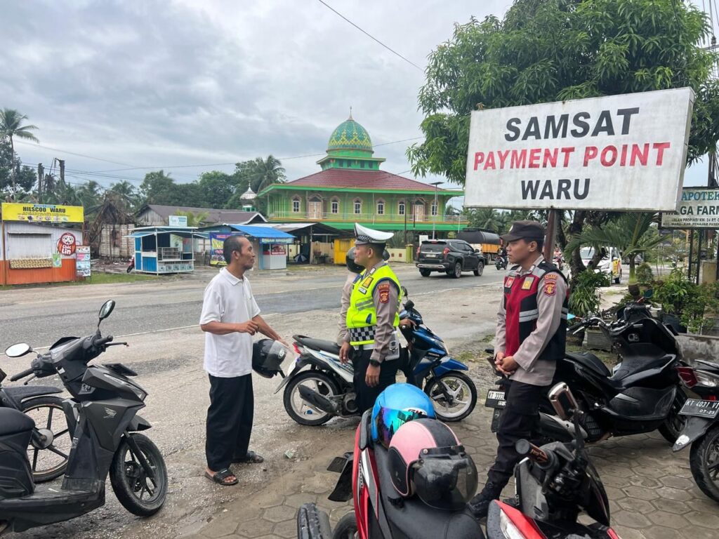 Jaga Kondusifitas Kamtibmas, Polsek Waru Intensifkan Patroli Dialogis WhatsApp Image 2025 04 16 at 09.03.28