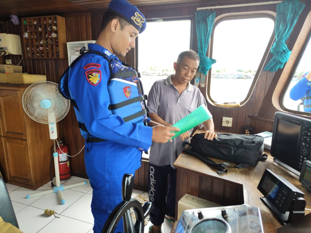 Jamin Keselamatan Pelayaran, Sat Polairud Polresta Samarinda Intensifkan Patroli Mitigasi di Perairan Sungai Mahakam WhatsApp Image 2025 04 16 at 09.12.06