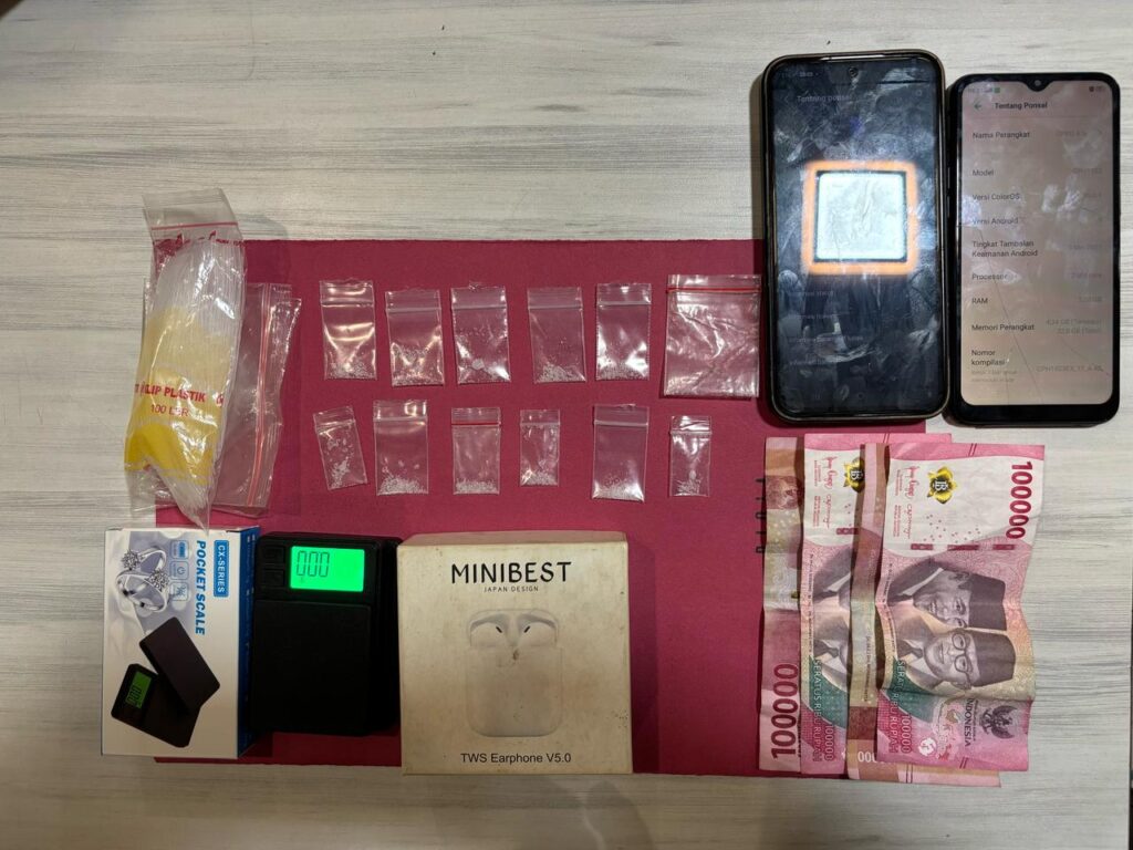 Bongkar Jaringan Sabu di Samarinda, Enam Poket Narkotika Jenis Sabu Diamankan Reskrim Polsek Kawasan Pelabuhan WhatsApp Image 2025 04 17 at 18.13.33 d683f07b