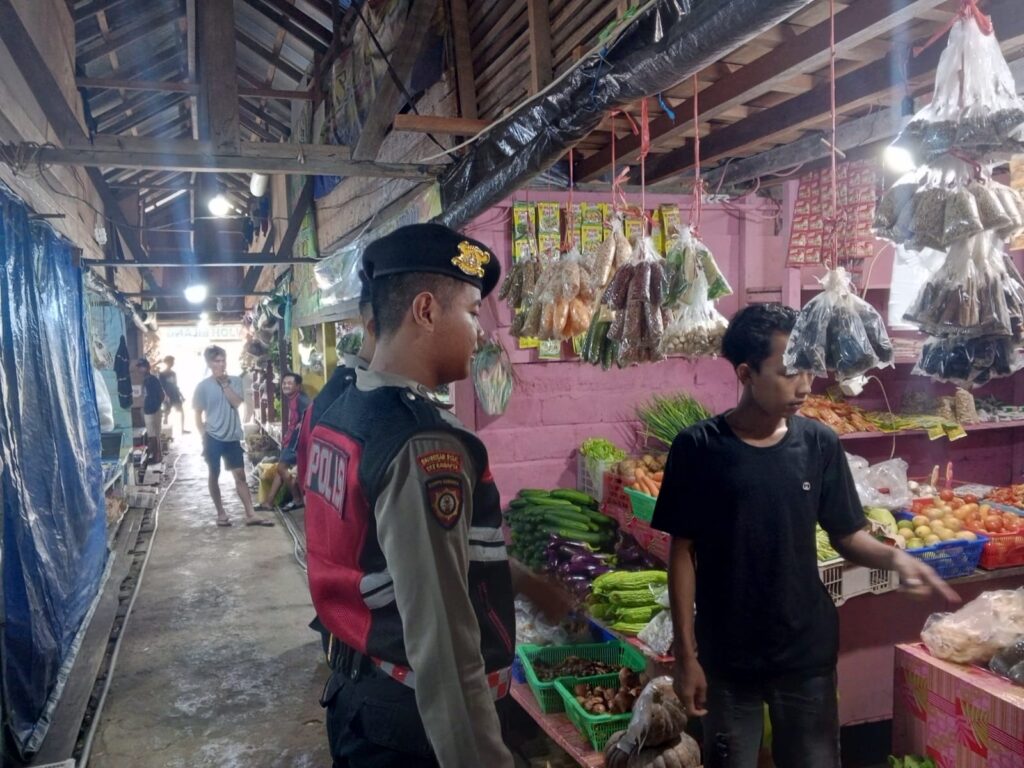 Jaga Sitkamtibmas Aman dan Kondusif, Sat Samapta Polres Mahulu Lakukan Patroli Dialogis langsung Kepada Masyarakat WhatsApp Image 2025 04 20 at 10.13.30