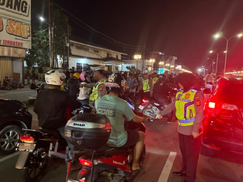 Gelar Patroli Cipta Kondisi Malam Minggu, Polresta Balikpapan Pastikan Kondusifitas Keamanan WhatsApp Image 2025 04 20 at 11.44.56